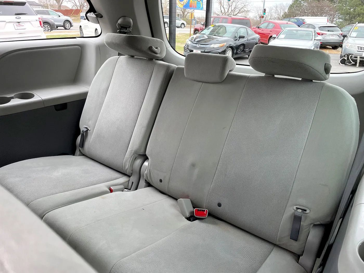 Used 2012 Toyota Sienna w/ Towing Pkg FWD image 11