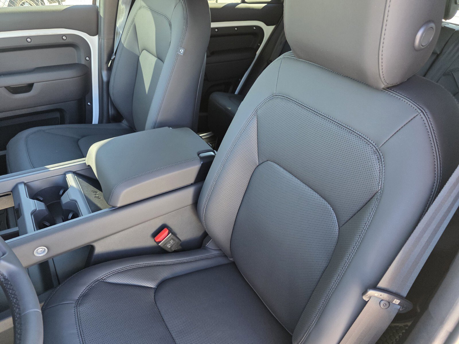 New 2026 Land Rover Defender 110 X-Dynamic SE image 12