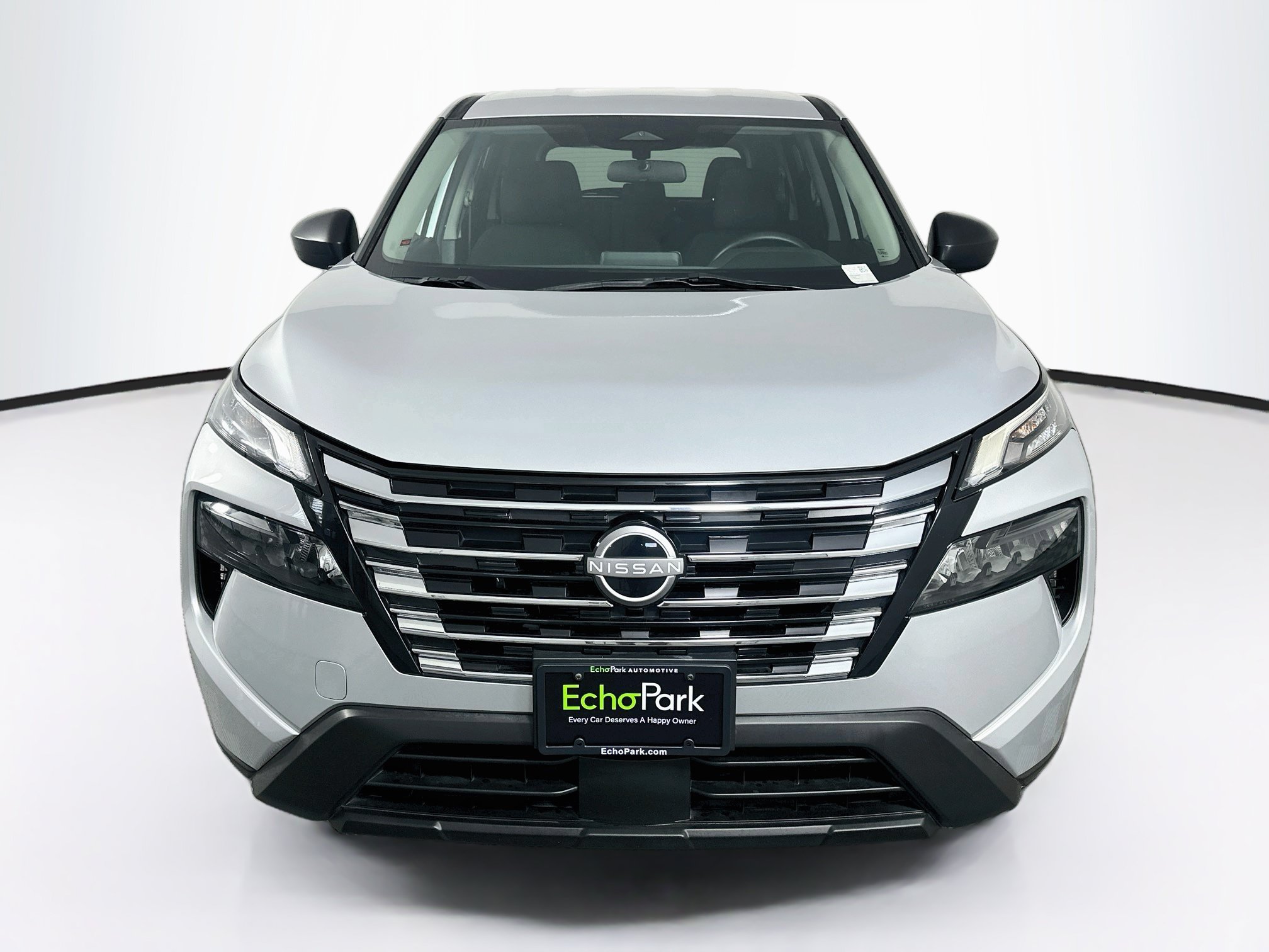 Used 2024 Nissan Rogue S FWD image 2