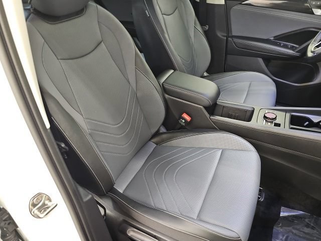 Used 2025 Volkswagen Tiguan SE w/ Panoramic Sunroof Package AWD/4WD image 36