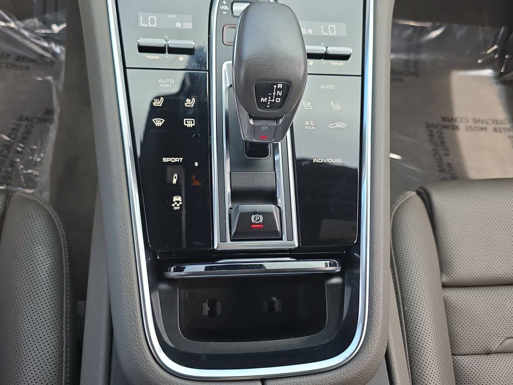 Used 2021 Porsche Panamera image 28