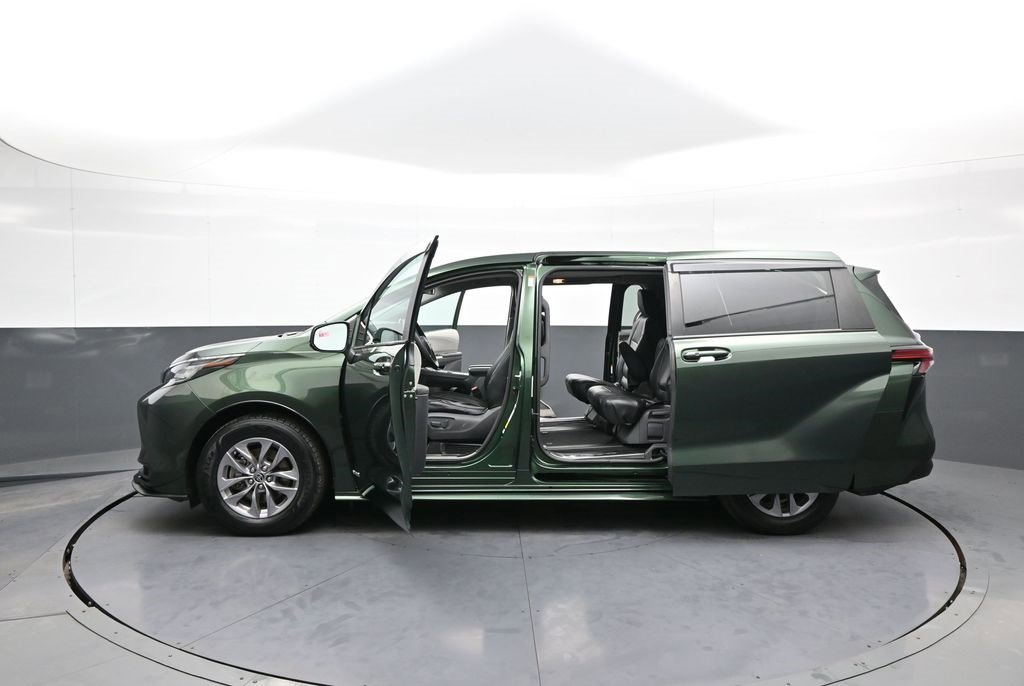 Certified 2021 Toyota Sienna LE image 43