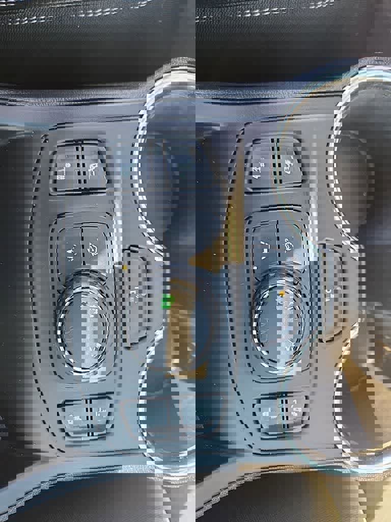 Used 2023 GMC Terrain SLT w/ Tech Package image 23