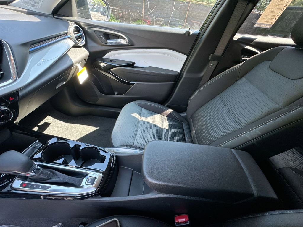 New 2026 Chevrolet Trax LT FWD image 24