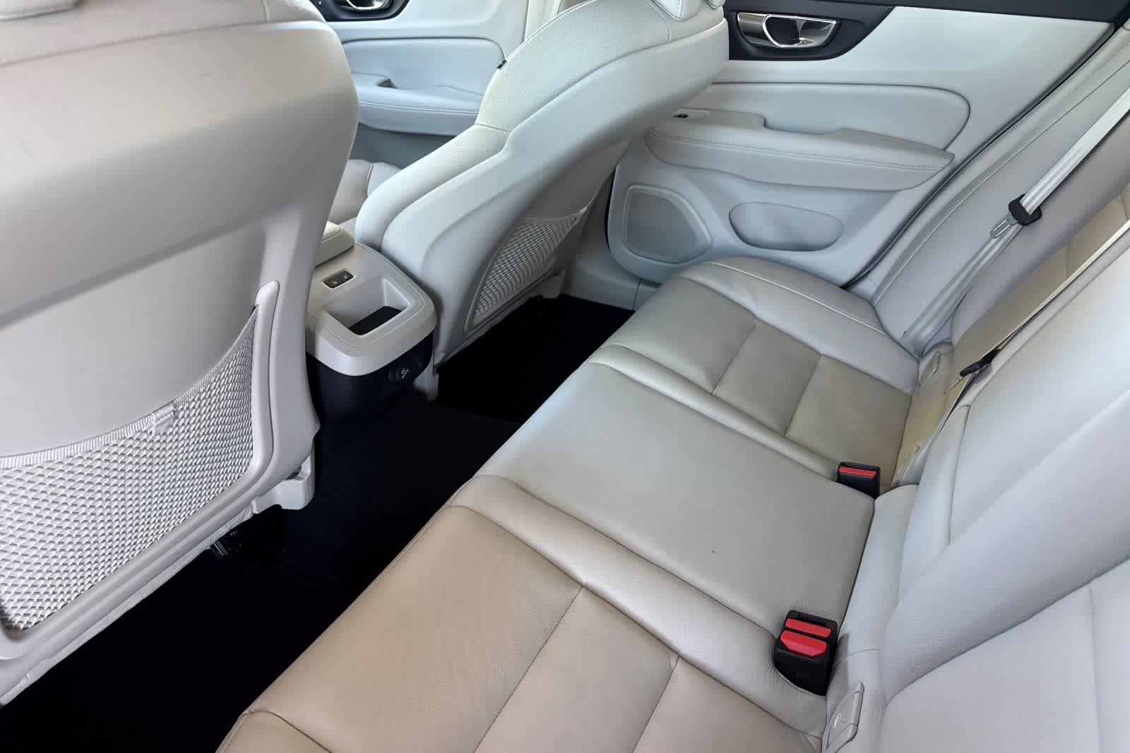 Used 2019 Volvo S60 T6 Momentum w/ Premium Package AWD/4WD image 4