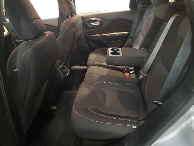 Used 2016 Jeep Cherokee Latitude AWD/4WD image 26