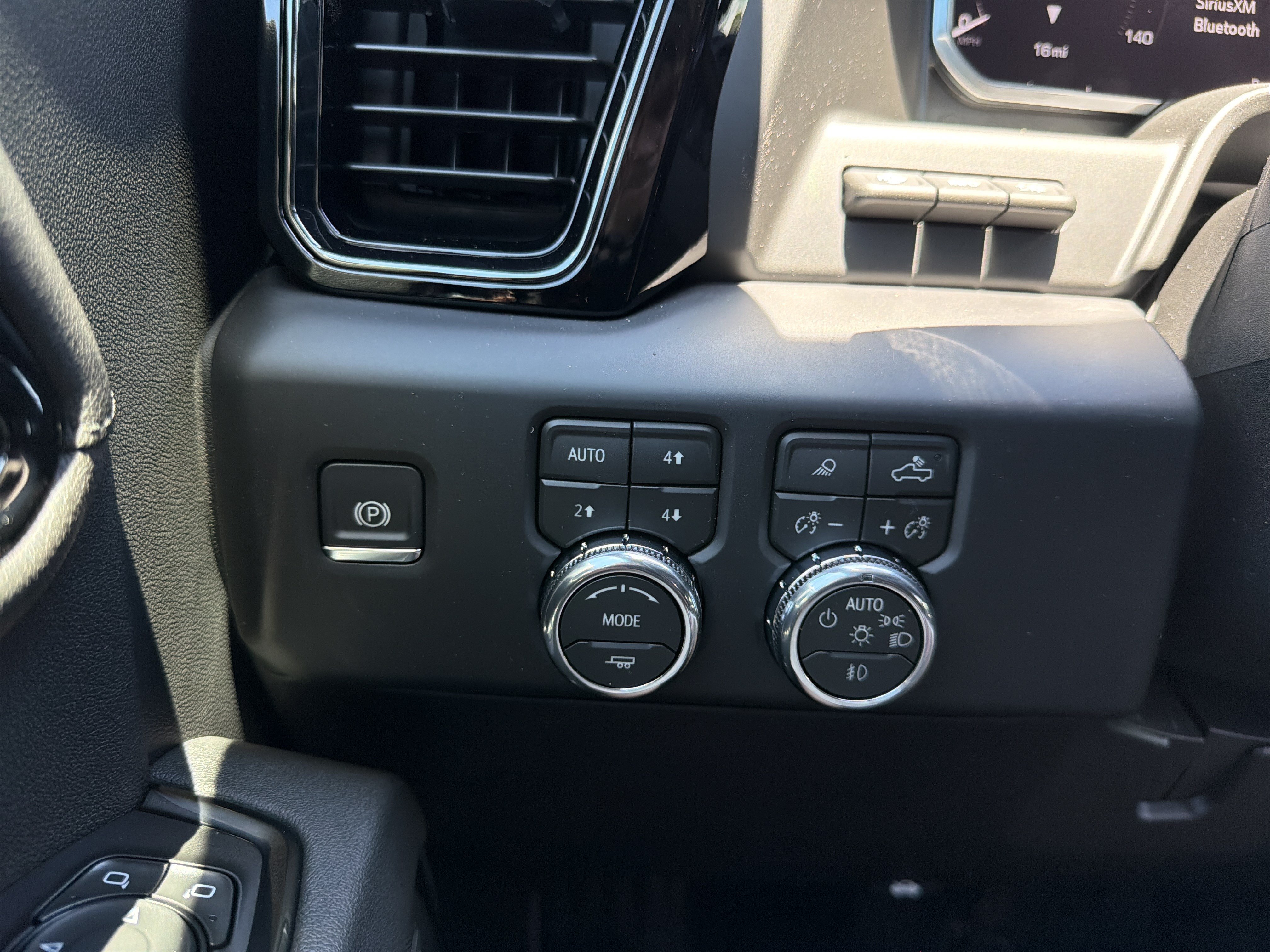 New 2026 GMC Sierra 2500 AT4 w/ AT4 Premium Plus Package AWD/4WD image 31