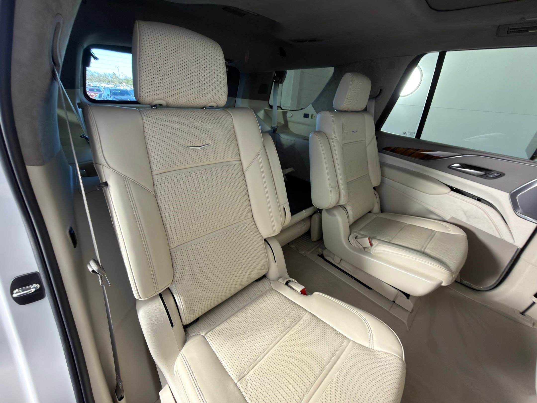 Used 2024 Cadillac Escalade Premium Luxury Platinum image 29