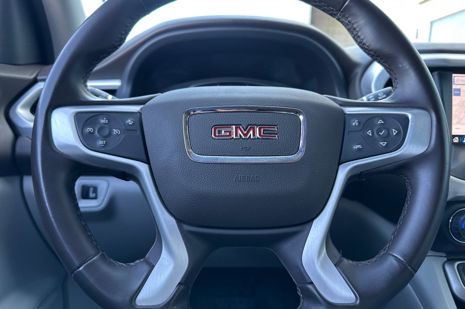 Used 2023 GMC Acadia SLT image 37