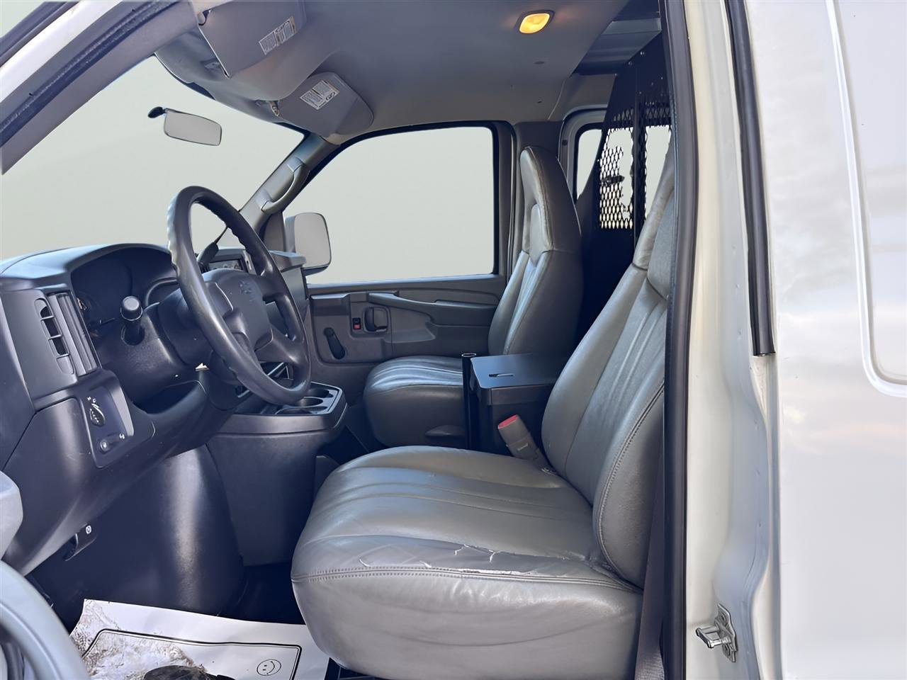 Used 2005 Chevrolet Express 1500 RWD image 11