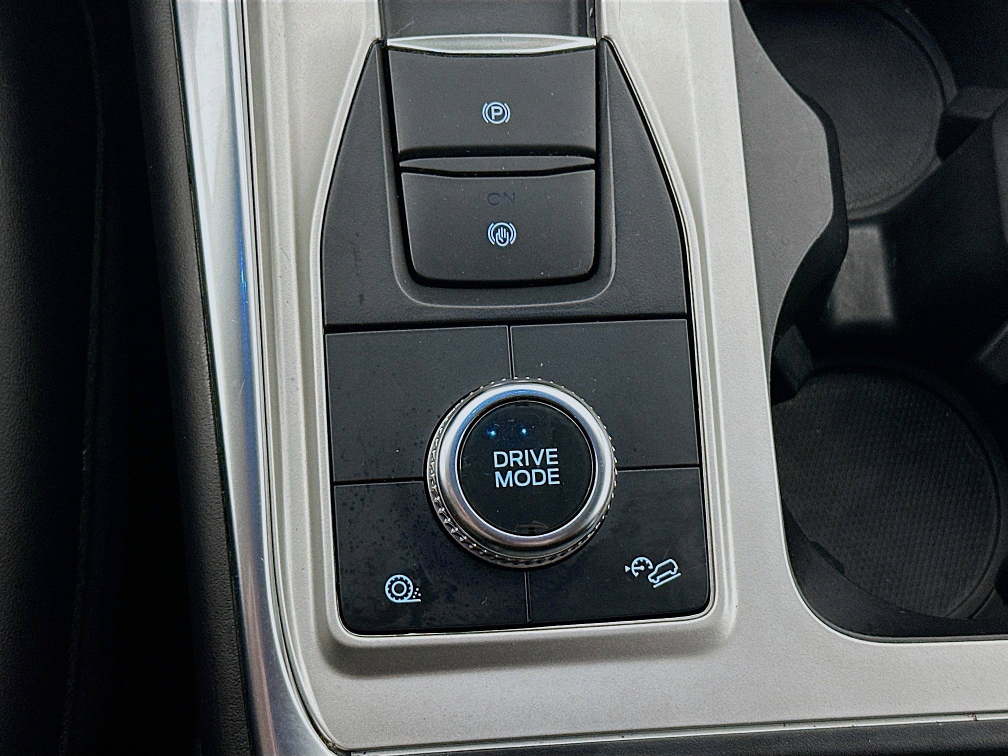 Used 2022 Ford Explorer XLT w/ Equipment Group 202A image 25