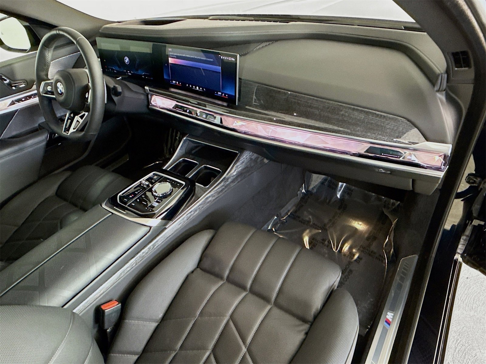 Certified 2023 BMW 760i xDrive w/ Executive Package image 31