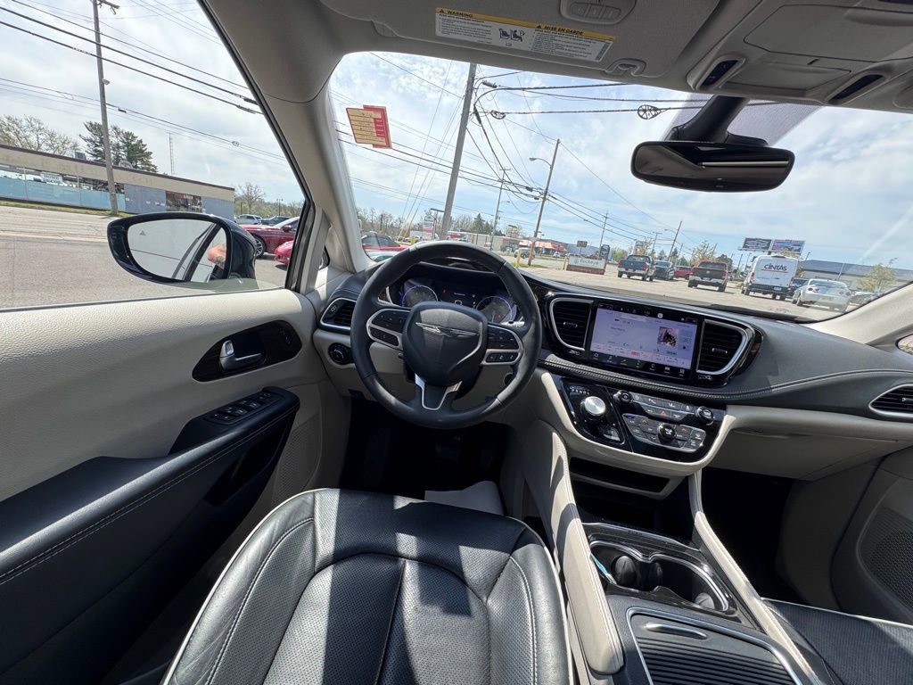 Used 2023 Chrysler Pacifica Limited FWD image 22