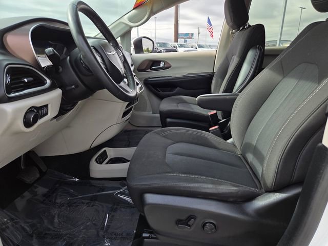 Used 2023 Chrysler Voyager LX FWD image 5