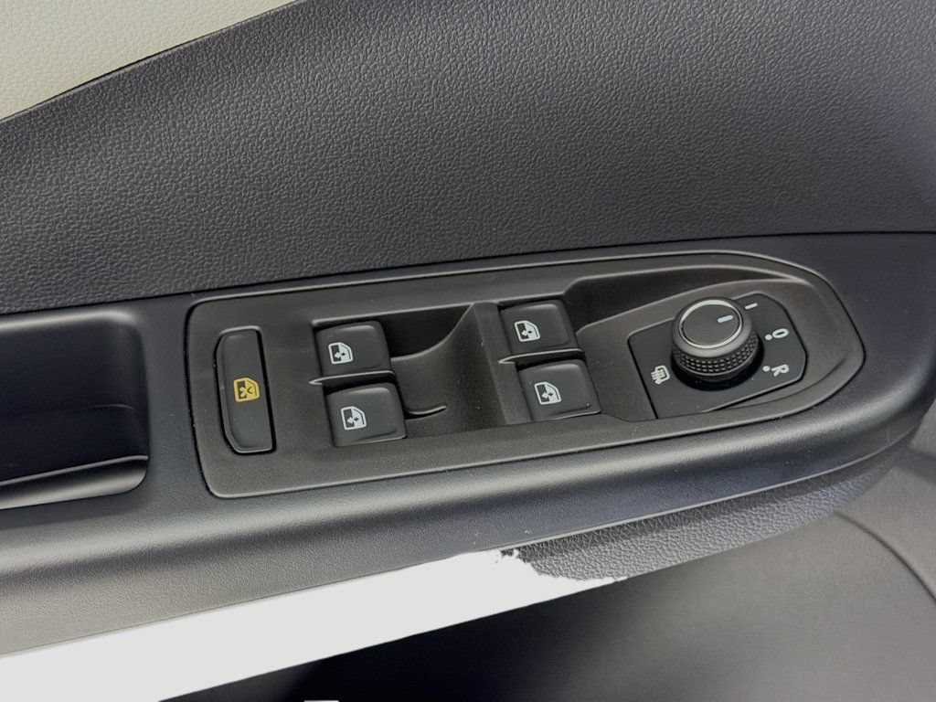 Certified 2025 Volkswagen Taos SEL AWD/4WD image 19