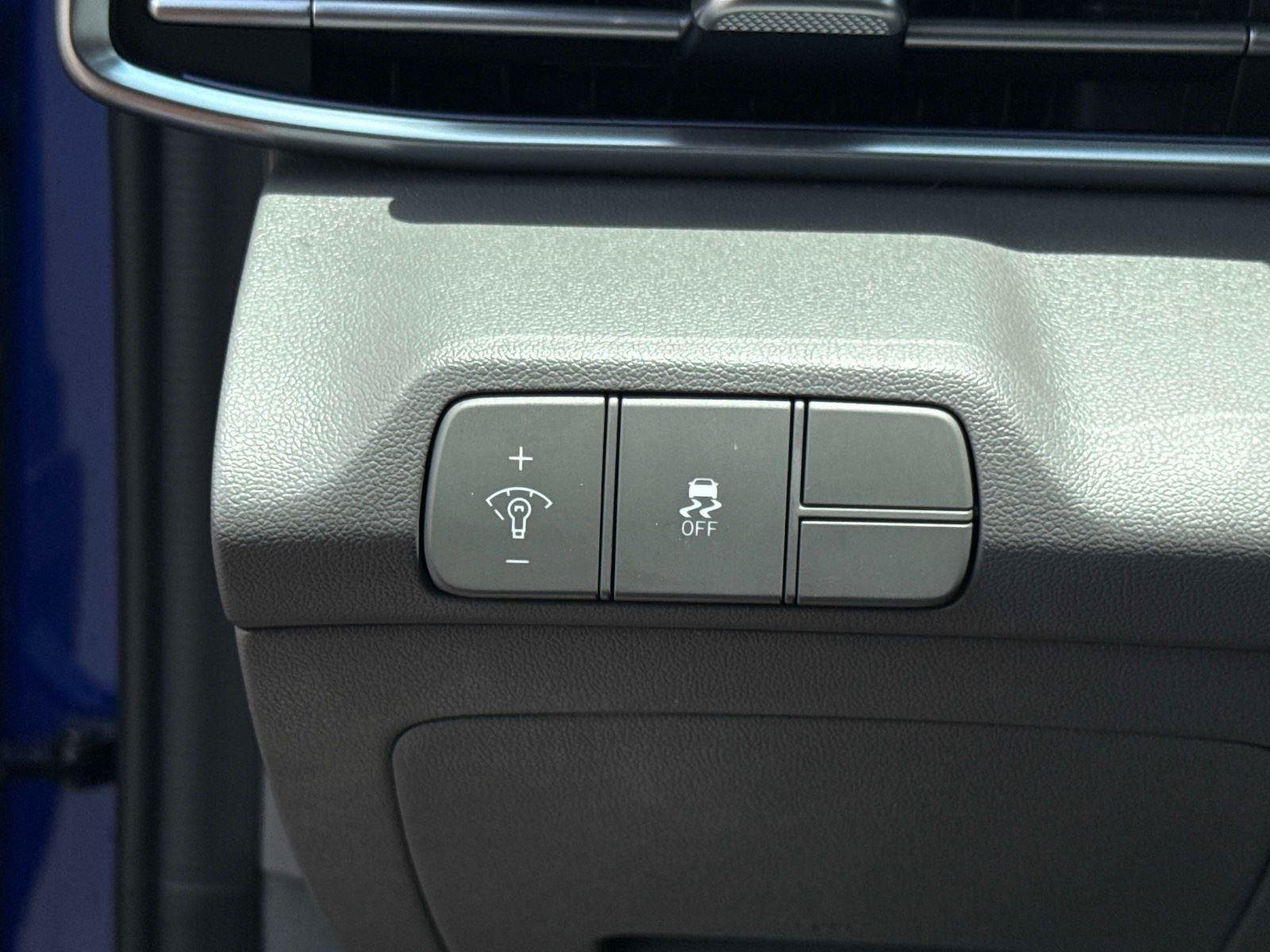Used 2024 Hyundai Elantra SEL w/ Convenience Package FWD image 30