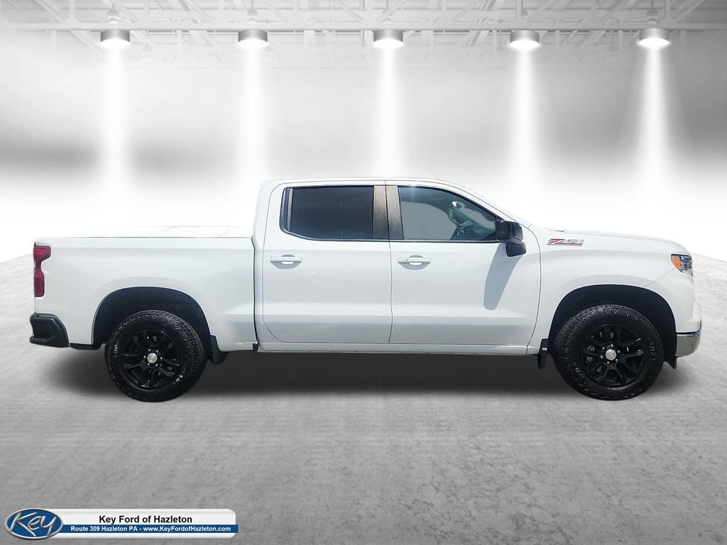 Used 2022 Chevrolet Silverado 1500 LT w/ Z71 Off-Road Package AWD/4WD image 2