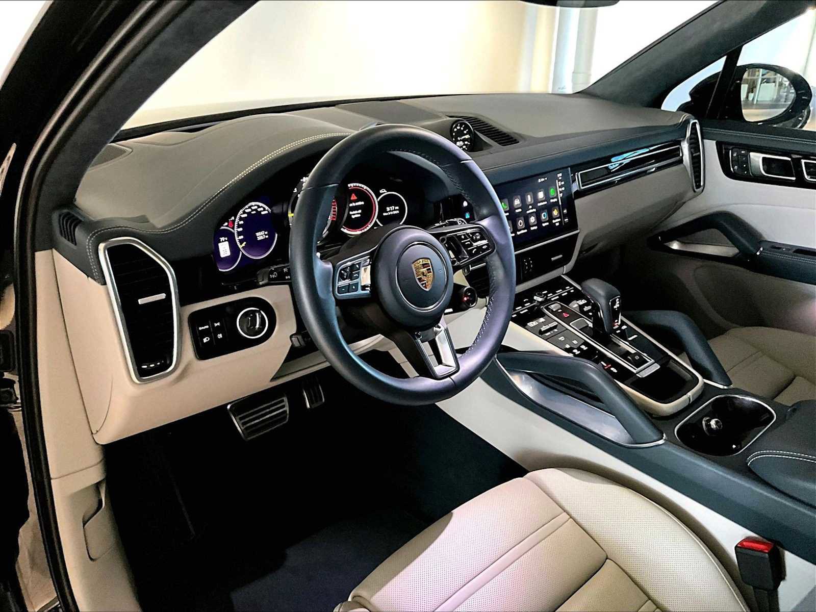 Used 2023 Porsche Cayenne Turbo S image 7