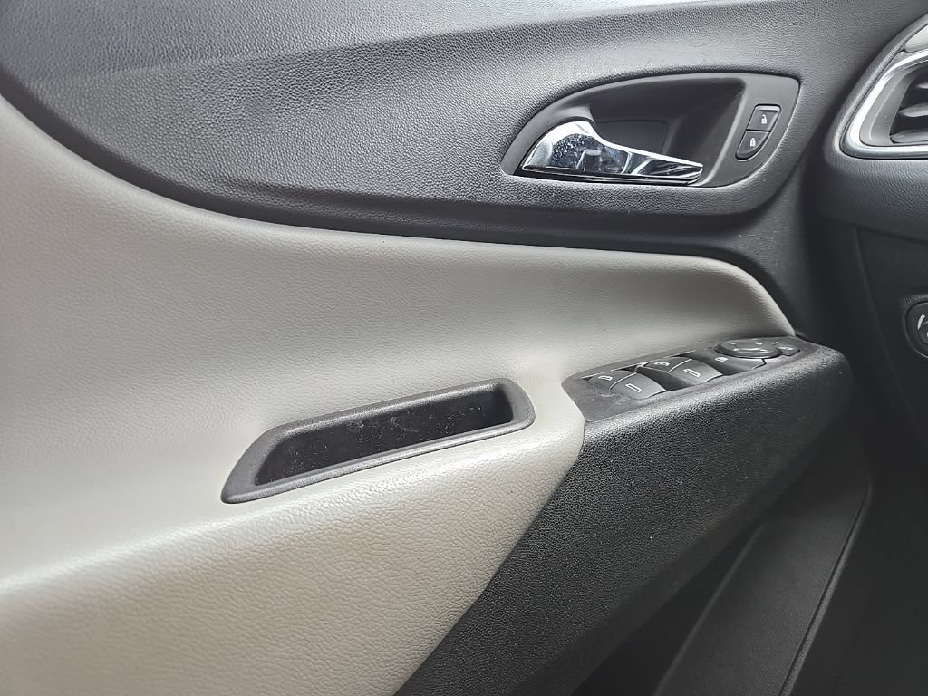 Used 2018 Chevrolet Equinox LS AWD/4WD image 17