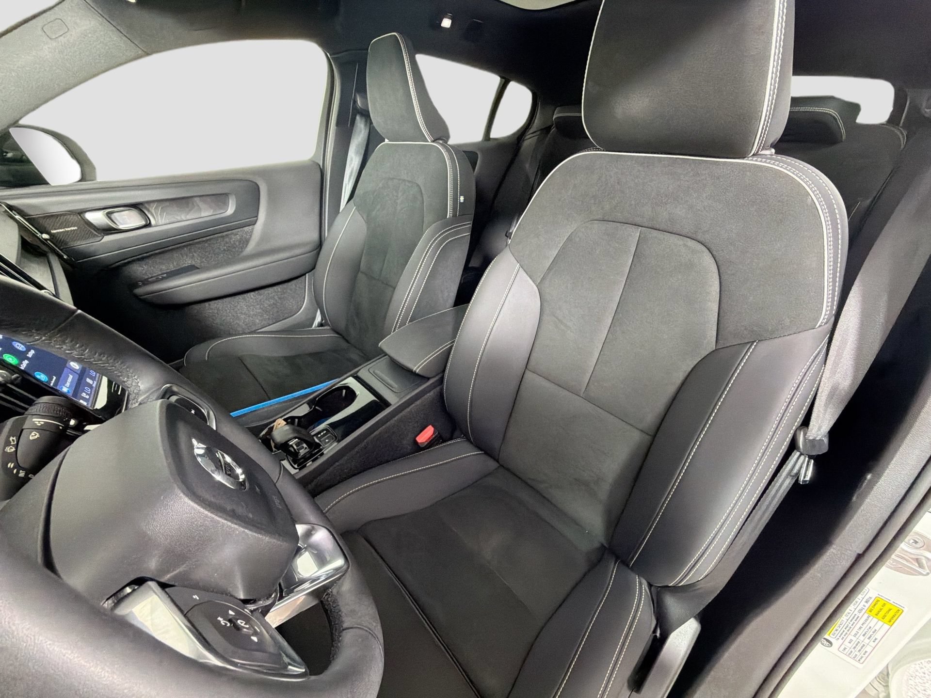 Certified 2023 Volvo C40 P8 Recharge Ultimate w/ Protection Package Premier AWD/4WD image 21