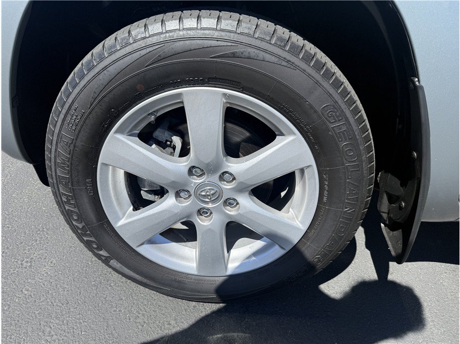 Used 2006 Toyota RAV4 Limited w/ Tow Prep Pkg AWD/4WD image 11