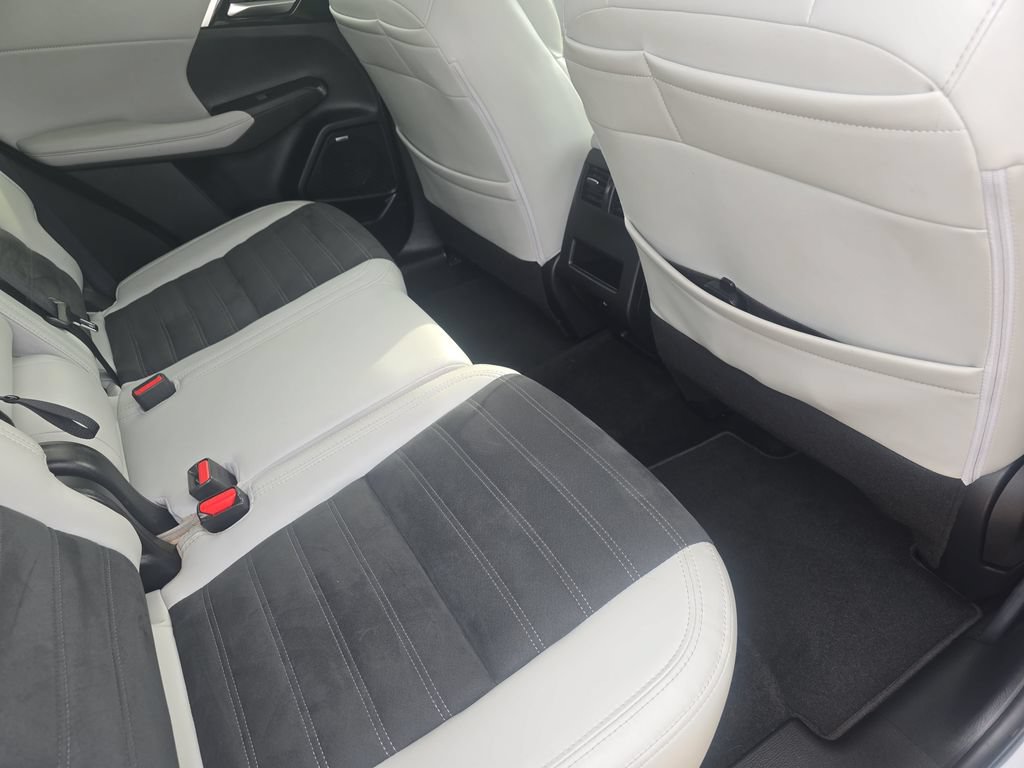 Used 2025 Mitsubishi Outlander SE AWD/4WD image 11