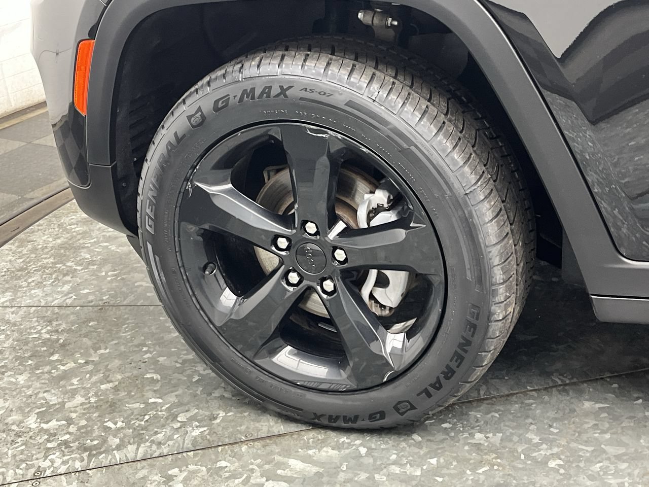 Used 2022 Jeep Grand Cherokee Altitude AWD/4WD image 32