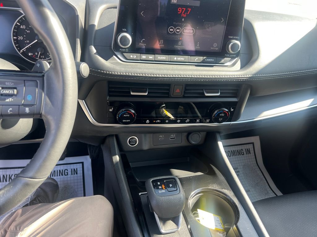 Used 2023 Nissan Rogue SV w/ SV Premium B Package image 18