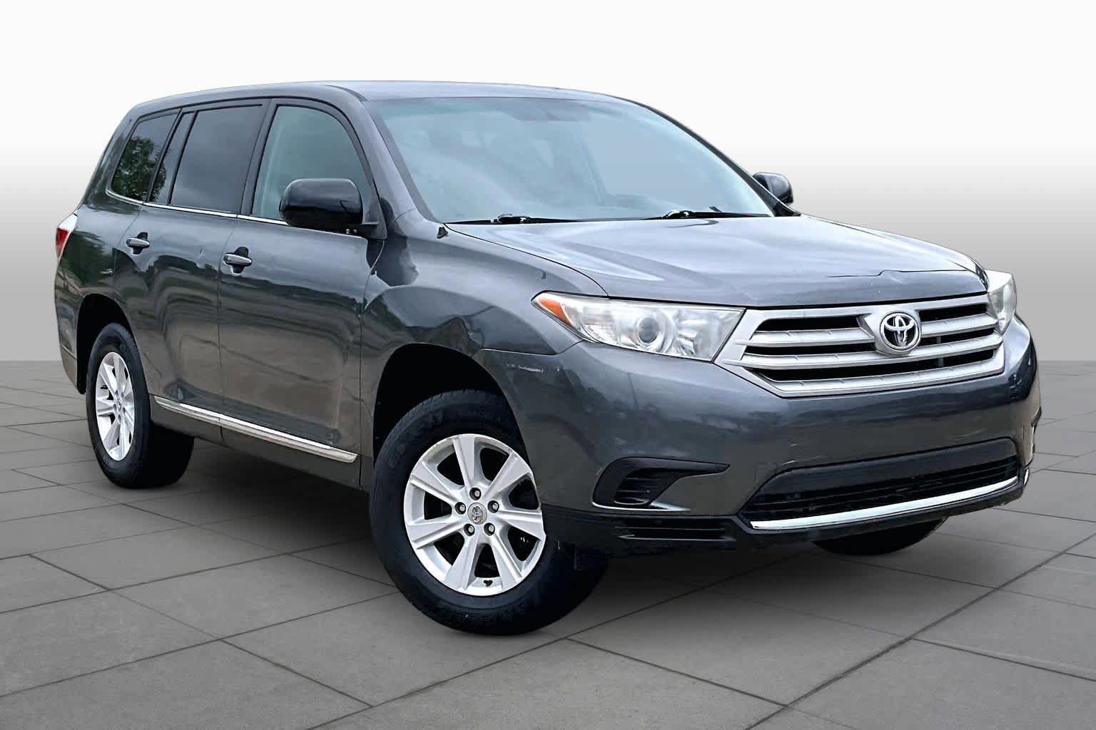 Used 2012 Toyota Highlander FWD w/ Cold Weather Pkg image 2