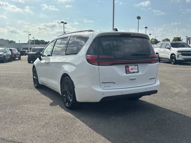 Used 2025 Chrysler Pacifica Limited FWD image 6