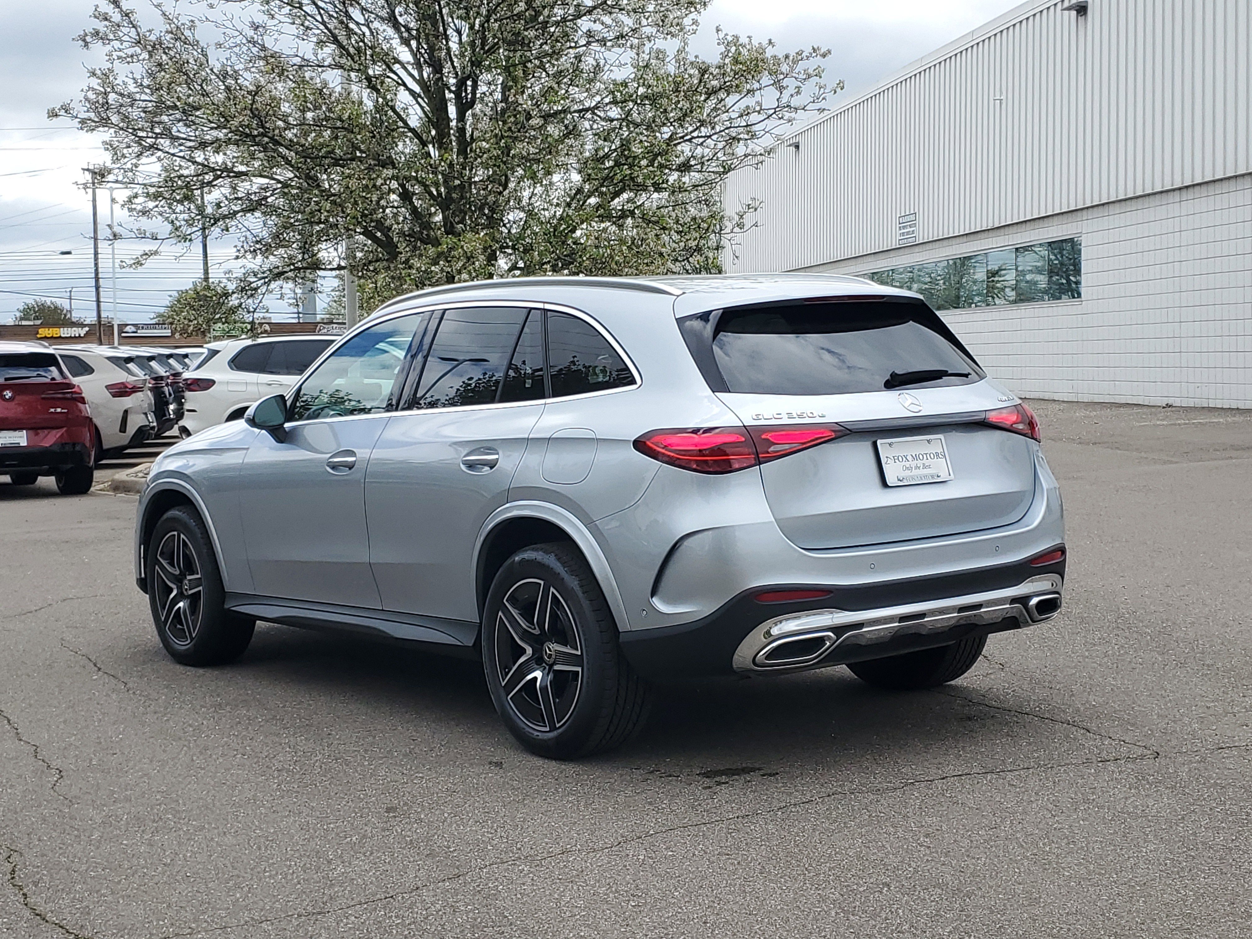 Used 2025 Mercedes-Benz GLC 350e 4MATIC image 2