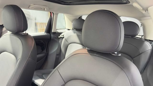 Used 2019 MINI Cooper 4-Door Hardtop w/ Signature Upholstery Package FWD image 21