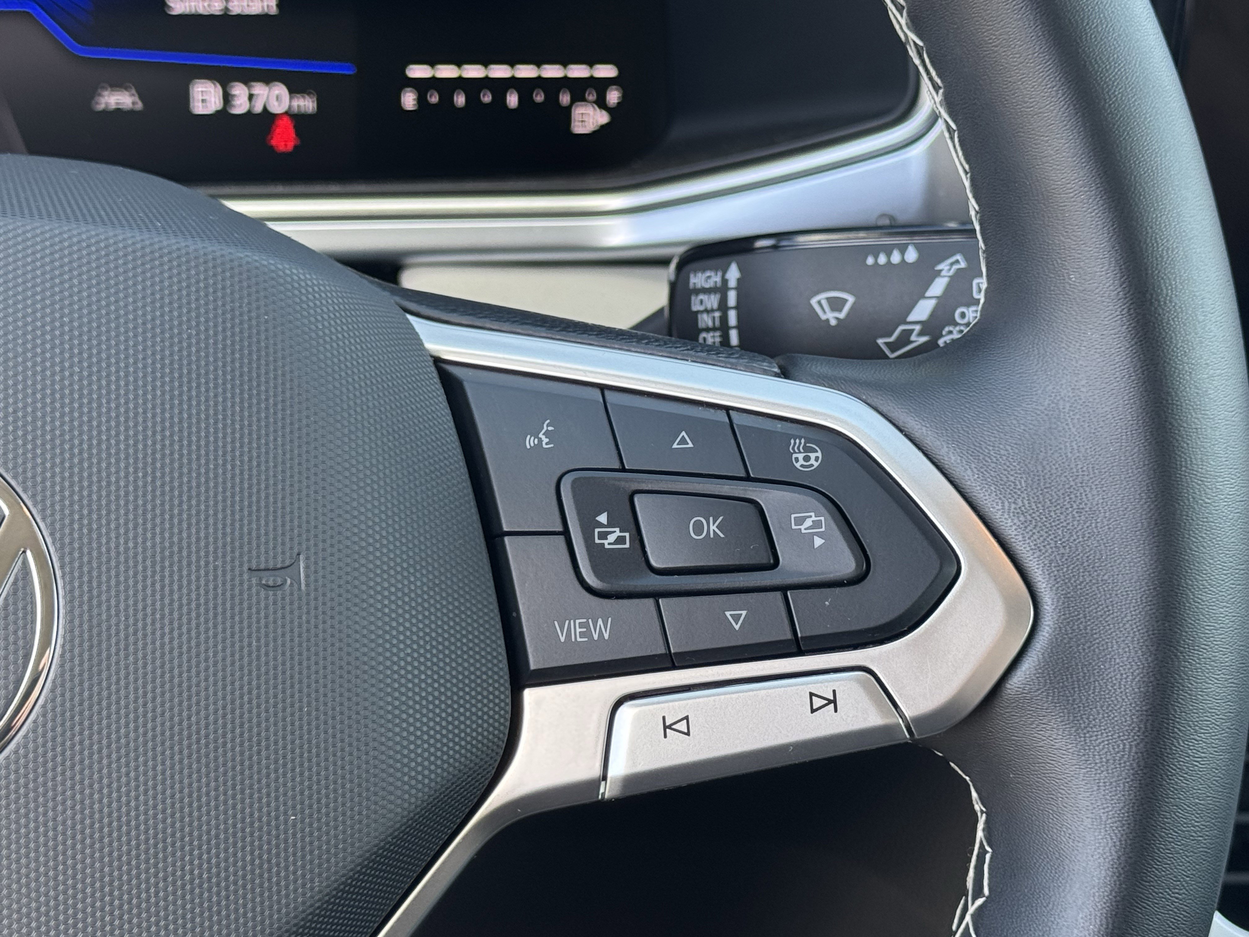 Used 2025 Volkswagen Taos SE image 22