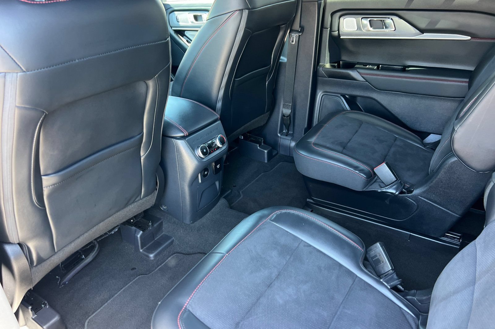 Certified 2025 Ford Explorer ST AWD/4WD image 14