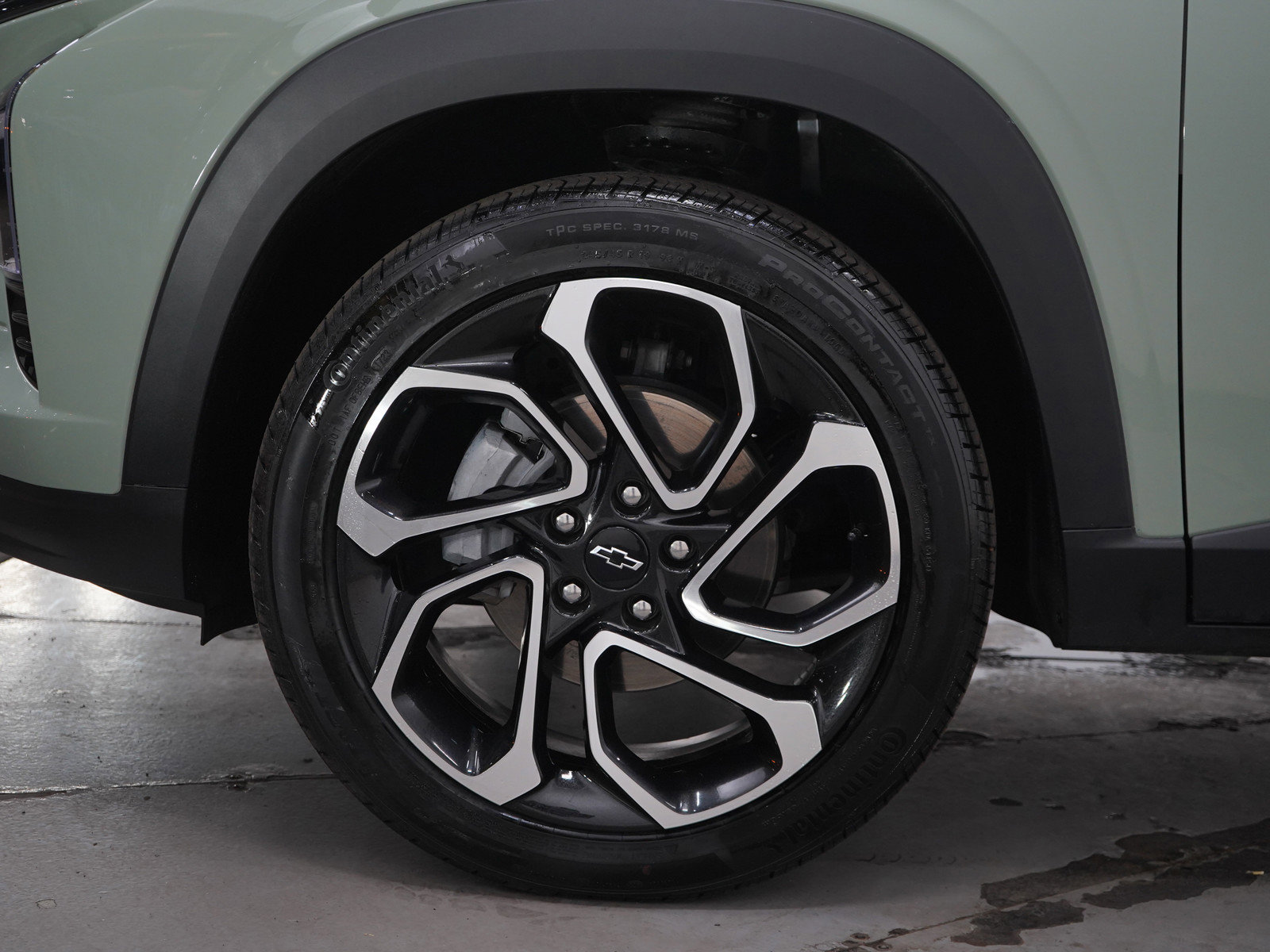 Used 2024 Chevrolet Trax RS w/ Driver Confidence Package FWD image 28