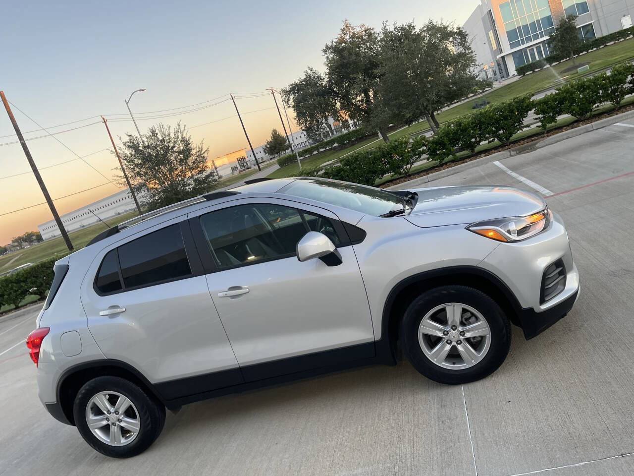 Used 2022 Chevrolet Trax LT w/ LT Convenience Package image 24