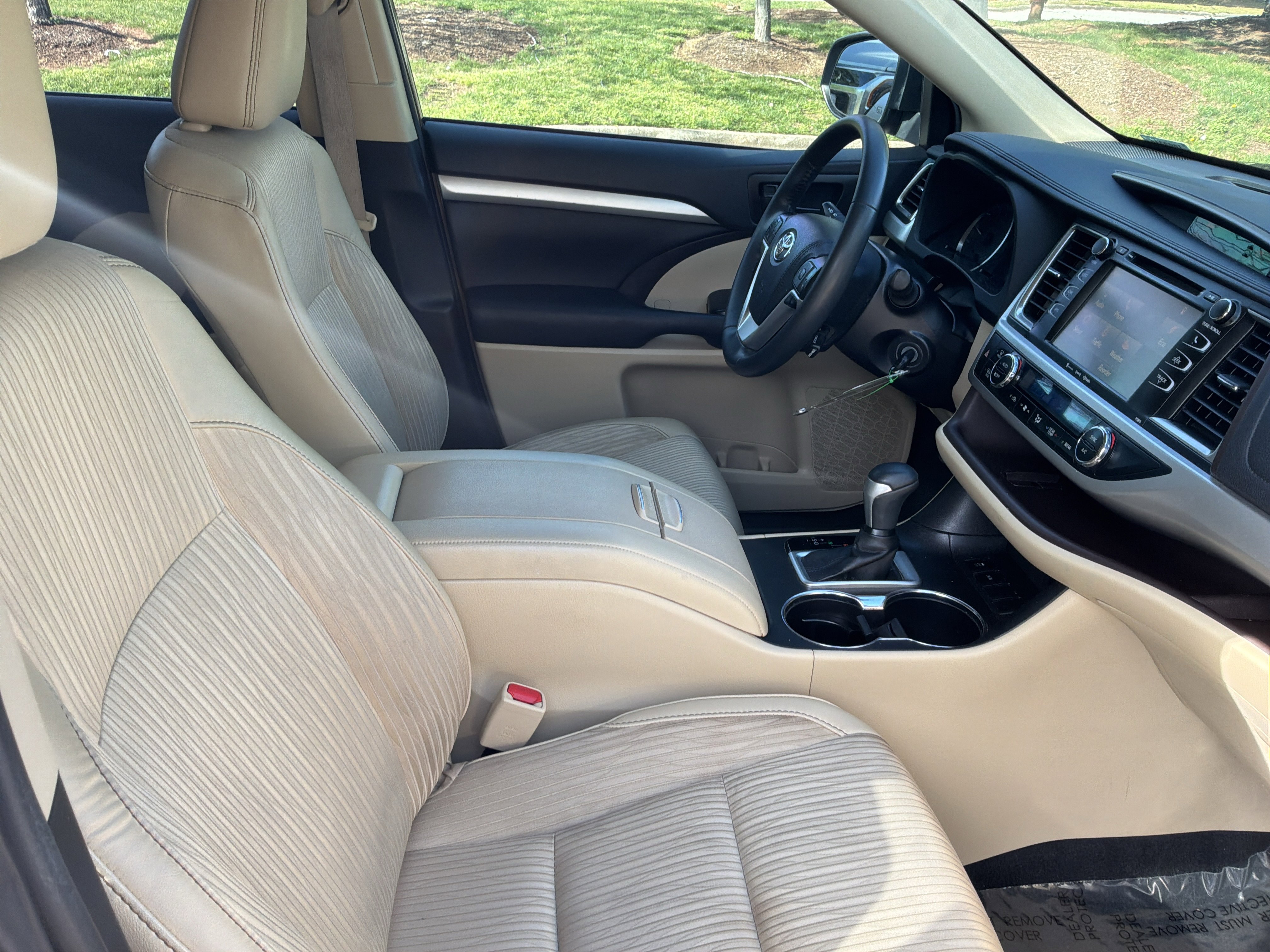 Used 2019 Toyota Highlander Plus FWD image 34