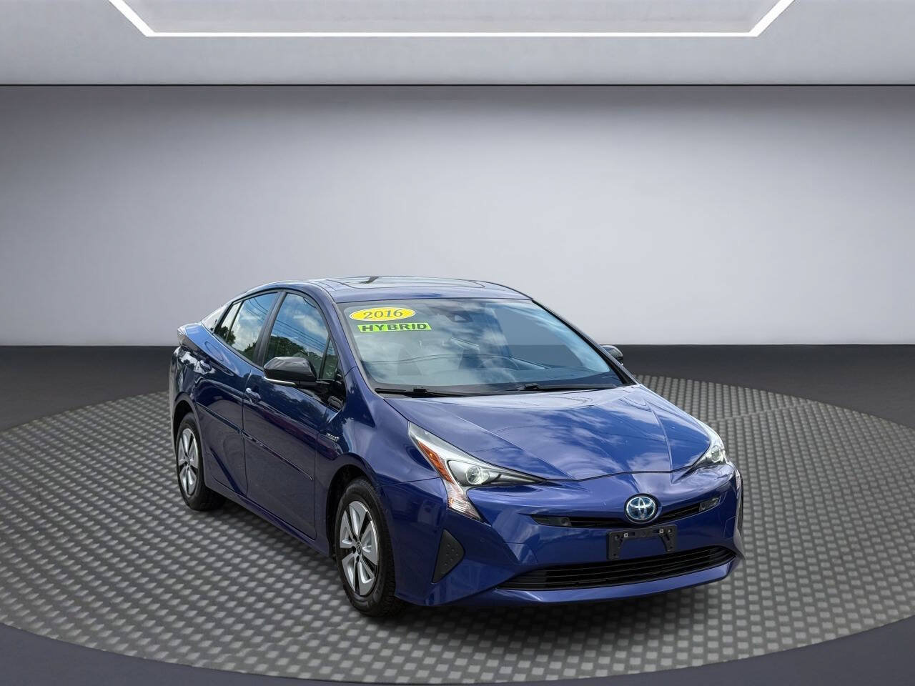 Used 2016 Toyota Prius Four w/ Advanced Technology Package FWD image 1