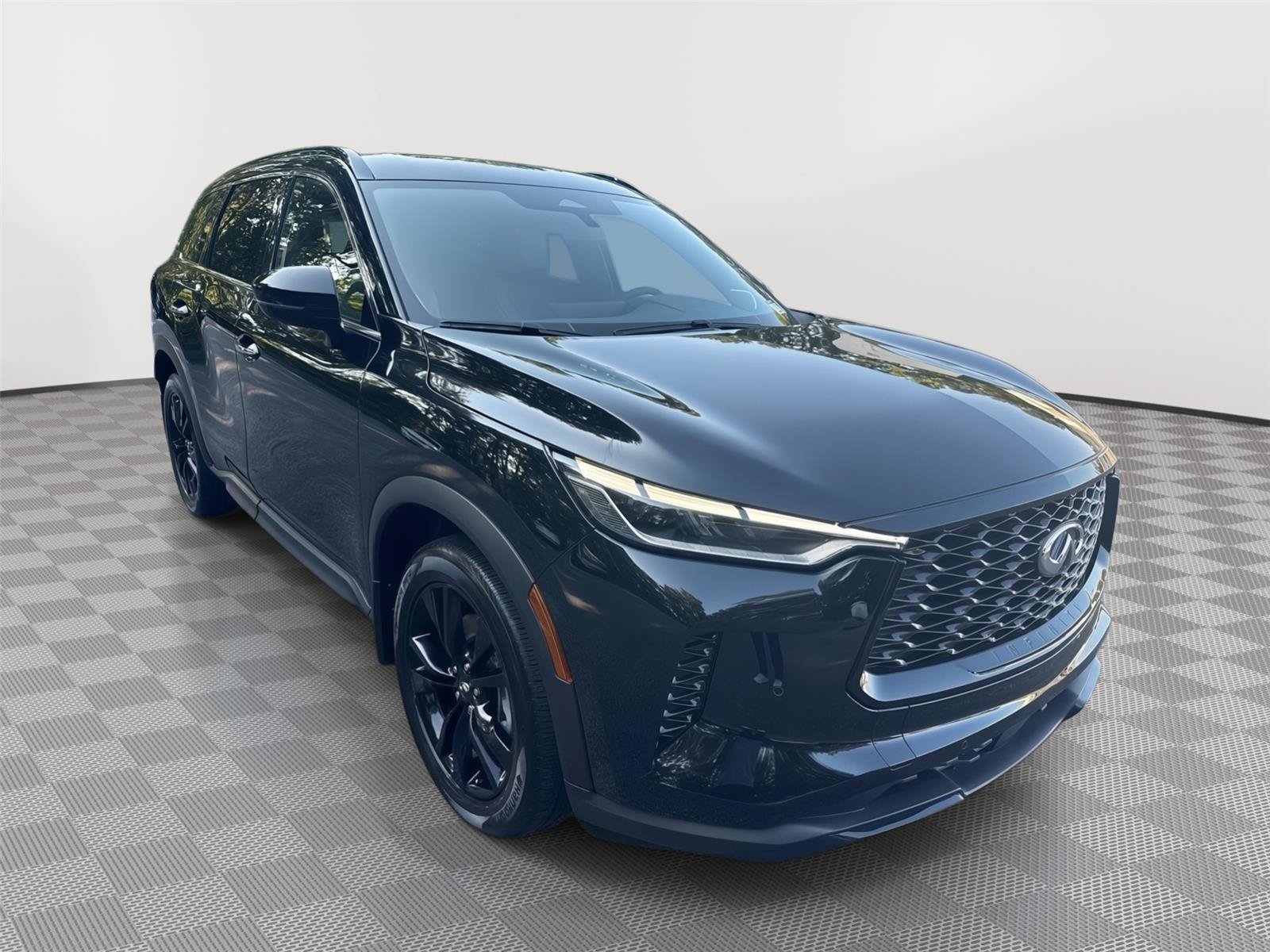Used 2025 INFINITI QX60 Luxe w/ Black Edition FWD image 4