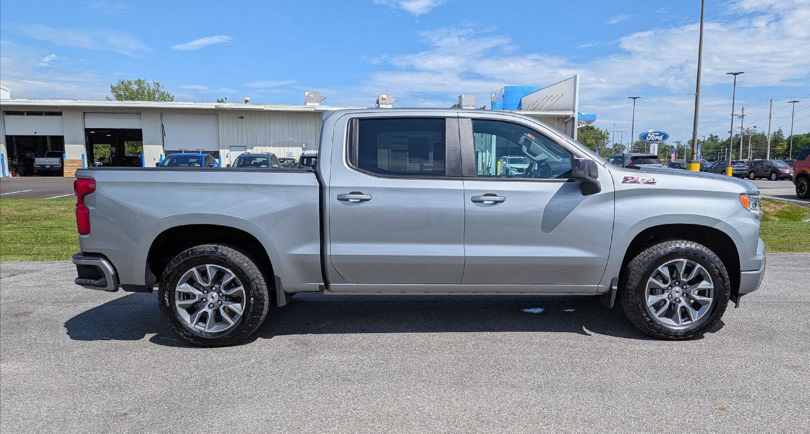 Used 2025 Chevrolet Silverado 1500 RST AWD/4WD image 6