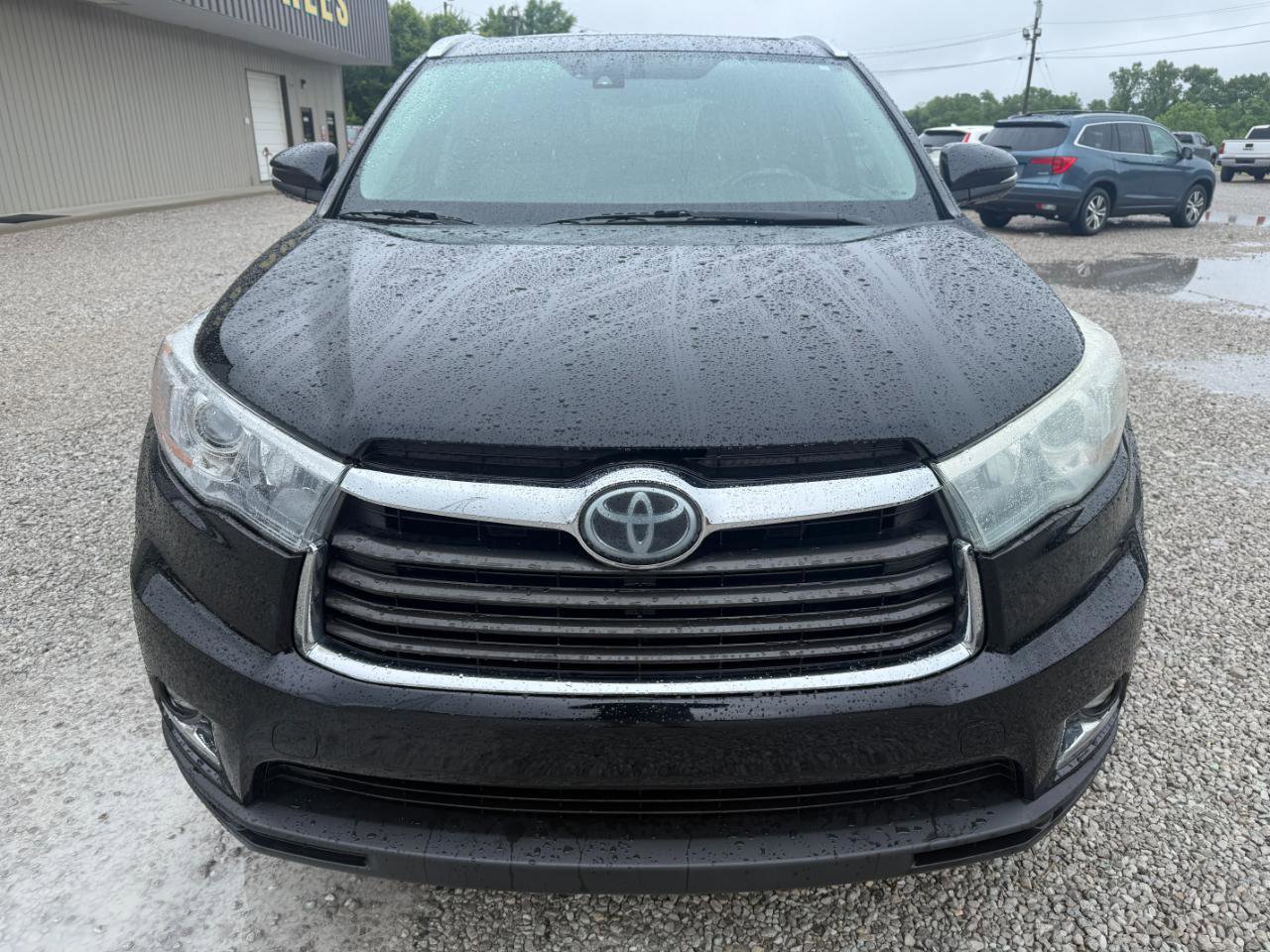 Used 2016 Toyota Highlander Limited Platinum FWD image 2