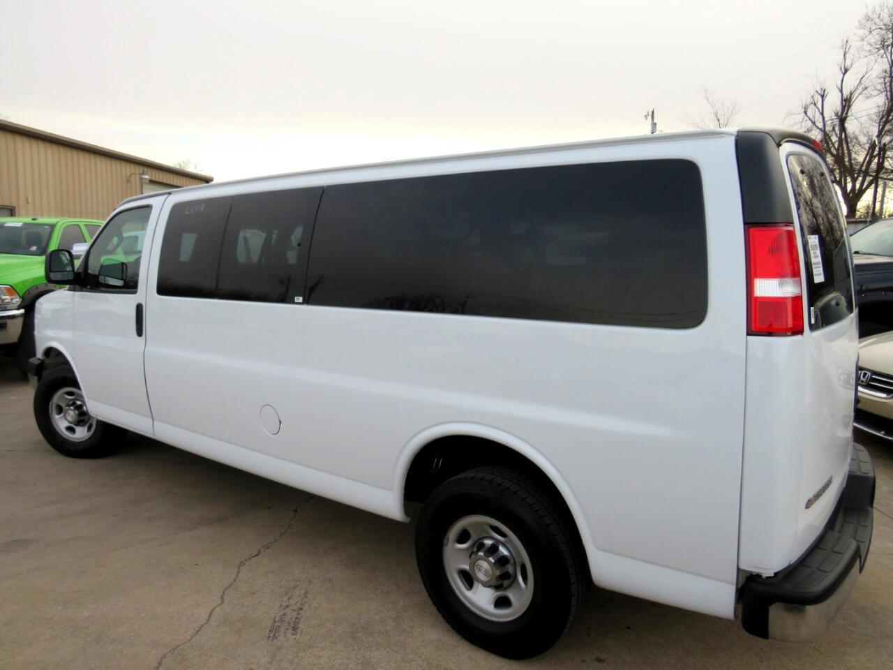 Used 2018 Chevrolet Express 3500 LT w/ LT Preferred Equipment Group RWD image 6