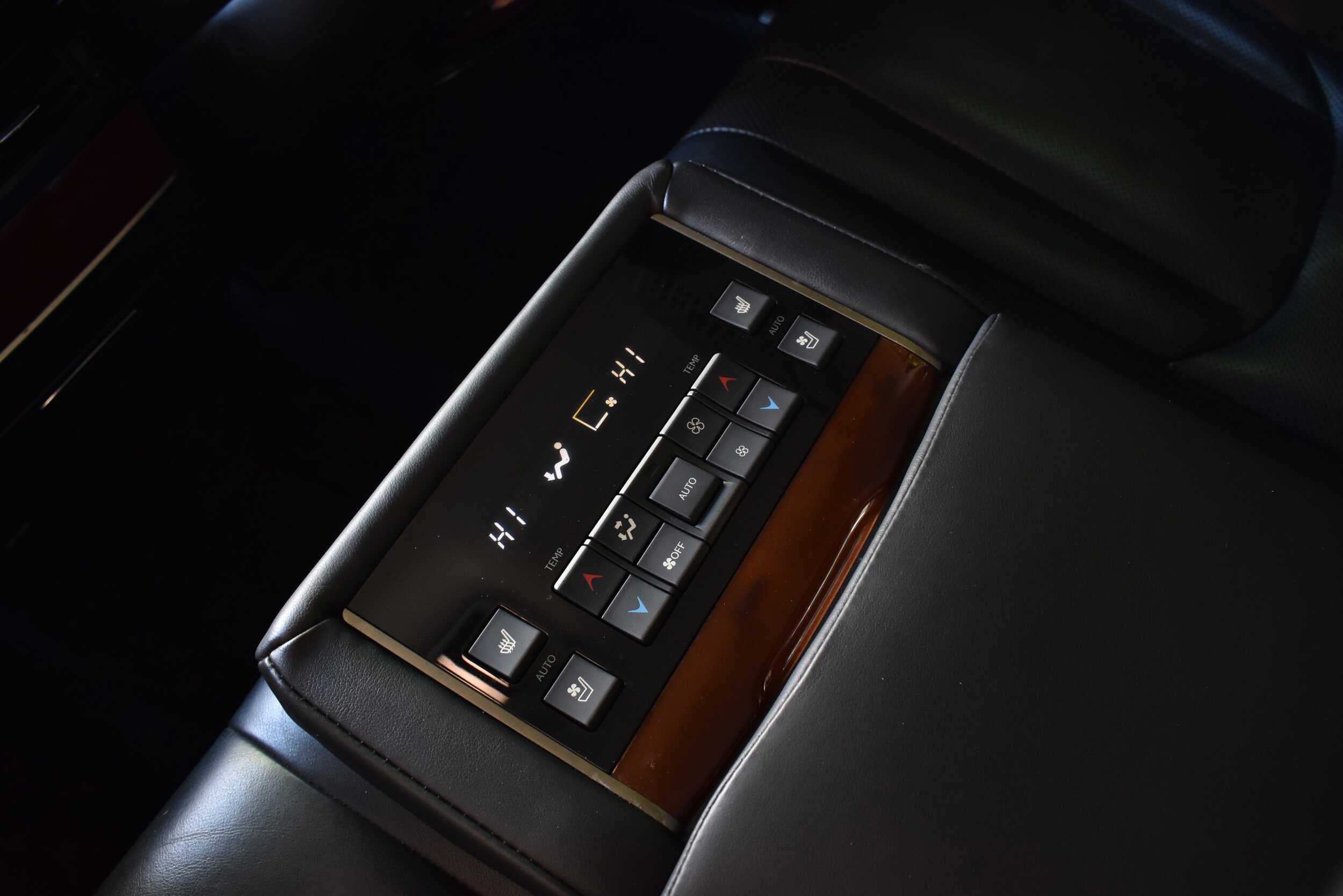 Used 2018 Lexus LX 570 4WD w/ Luxury Package image 26