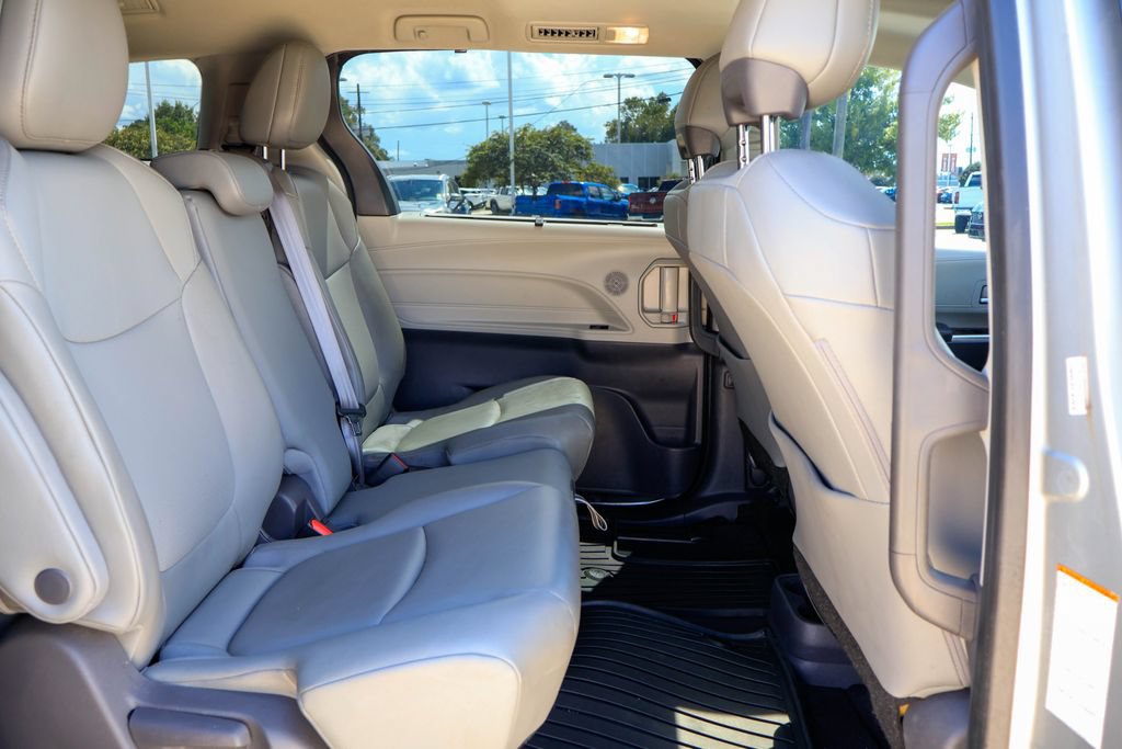 Used 2021 Toyota Sienna XLE FWD image 10