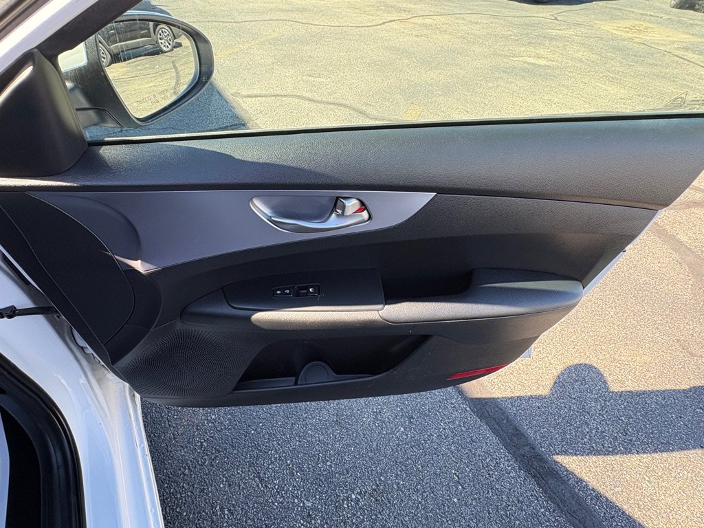 Used 2022 Kia Forte LXS FWD image 16