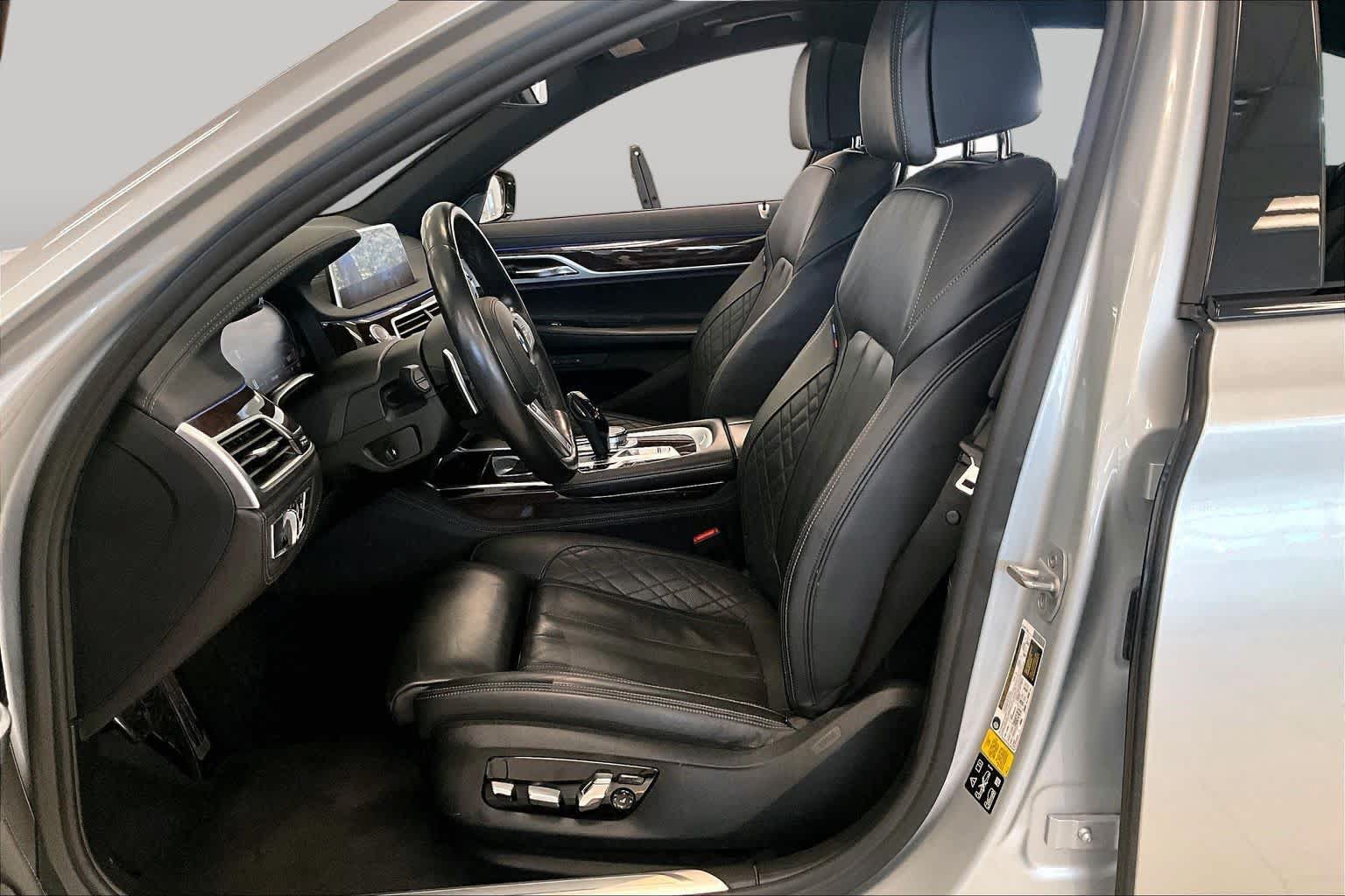 Used 2020 BMW 750i xDrive w/ M Sport Package AWD/4WD image 7