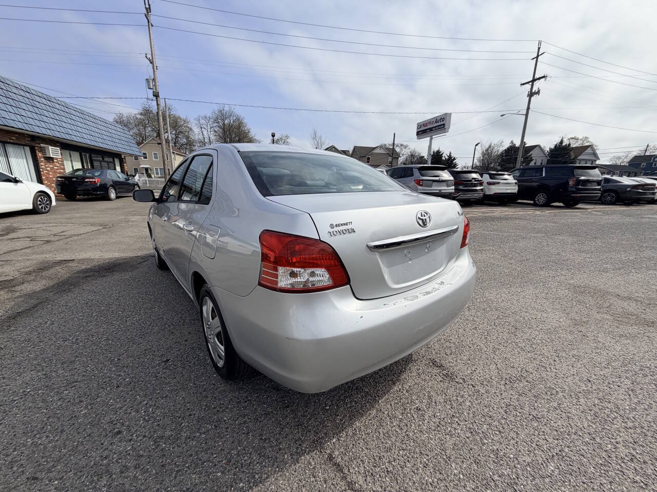 Used 2009 Toyota Yaris Sedan w/ Convenience Pkg FWD image 11