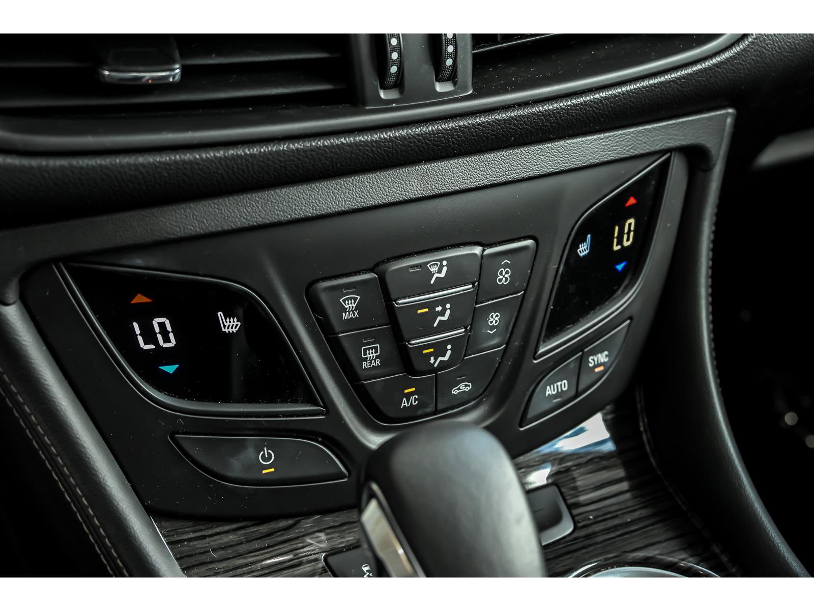 Used 2017 Buick Envision Essence FWD image 21