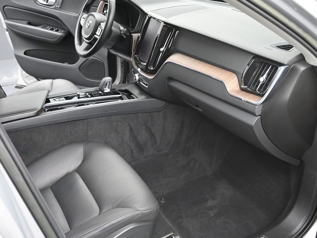 Used 2023 Volvo XC60 B5 Plus w/ Climate Package image 20