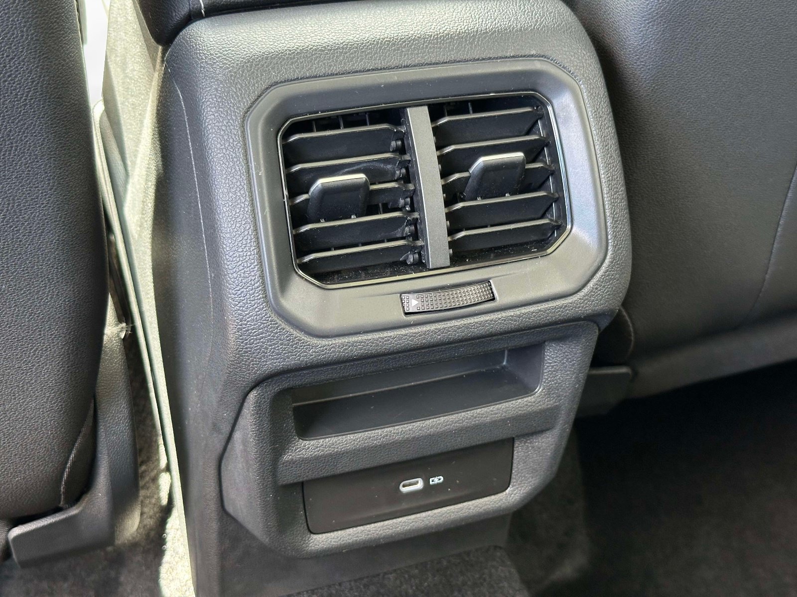 Certified 2024 Volkswagen Taos SE FWD image 14